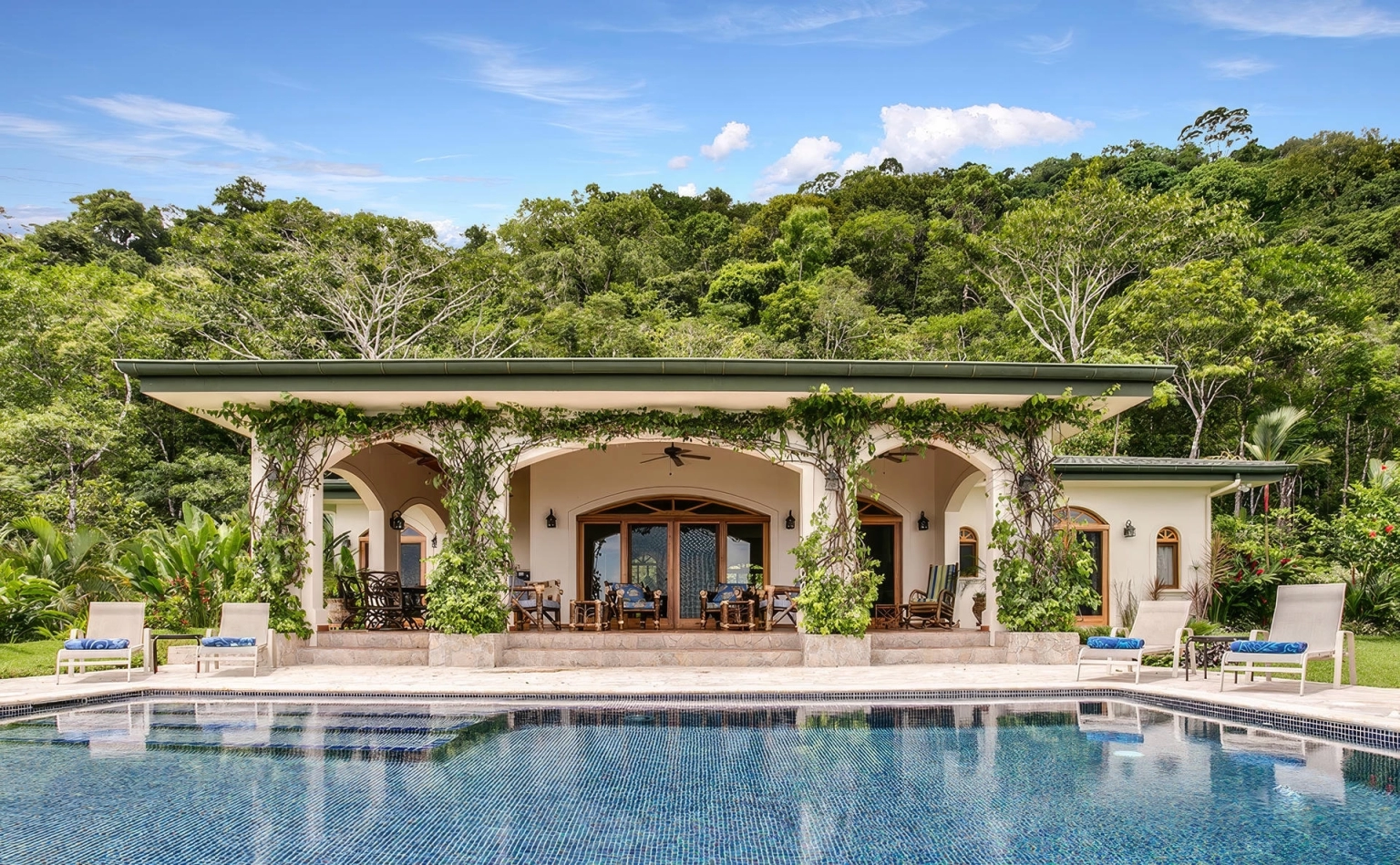 SpanishArchiStyleLuxuryHomeTropical-IMG_20151209_085647_EXP1280.webp